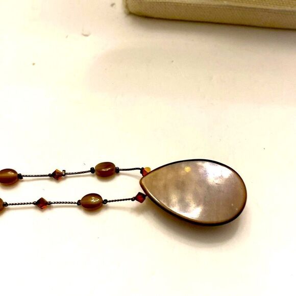 dabby reid brown color tear shape pendent extender pewter color chain new - Picture 4 of 4